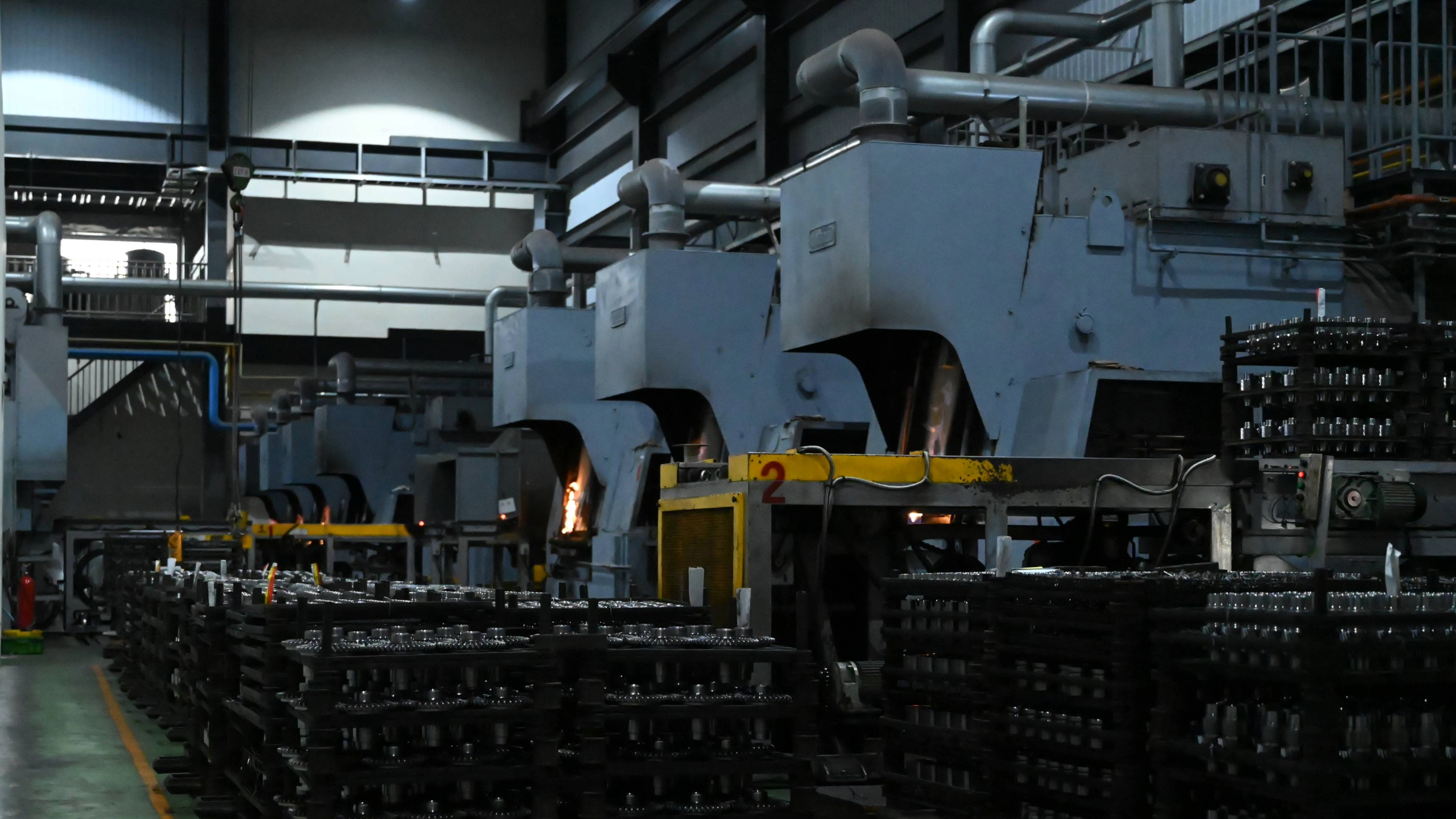 Sealed box carburizing furnace load-in